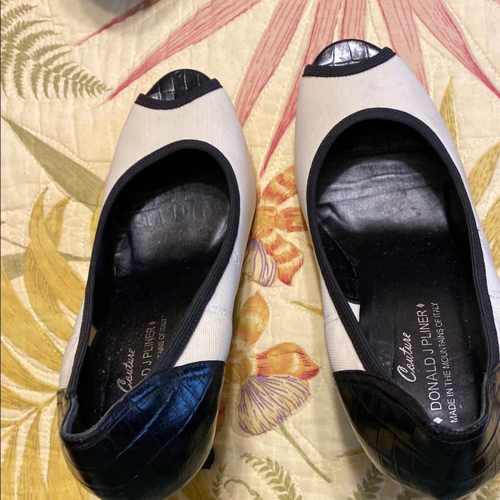 Donald J. Pliner Black and White Flats with Sleek Design